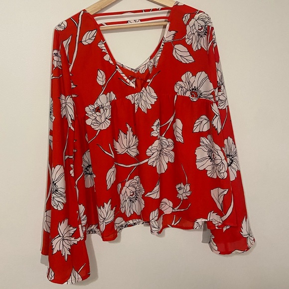 red flowy floral bell sleeve top - Picture 3 of 3